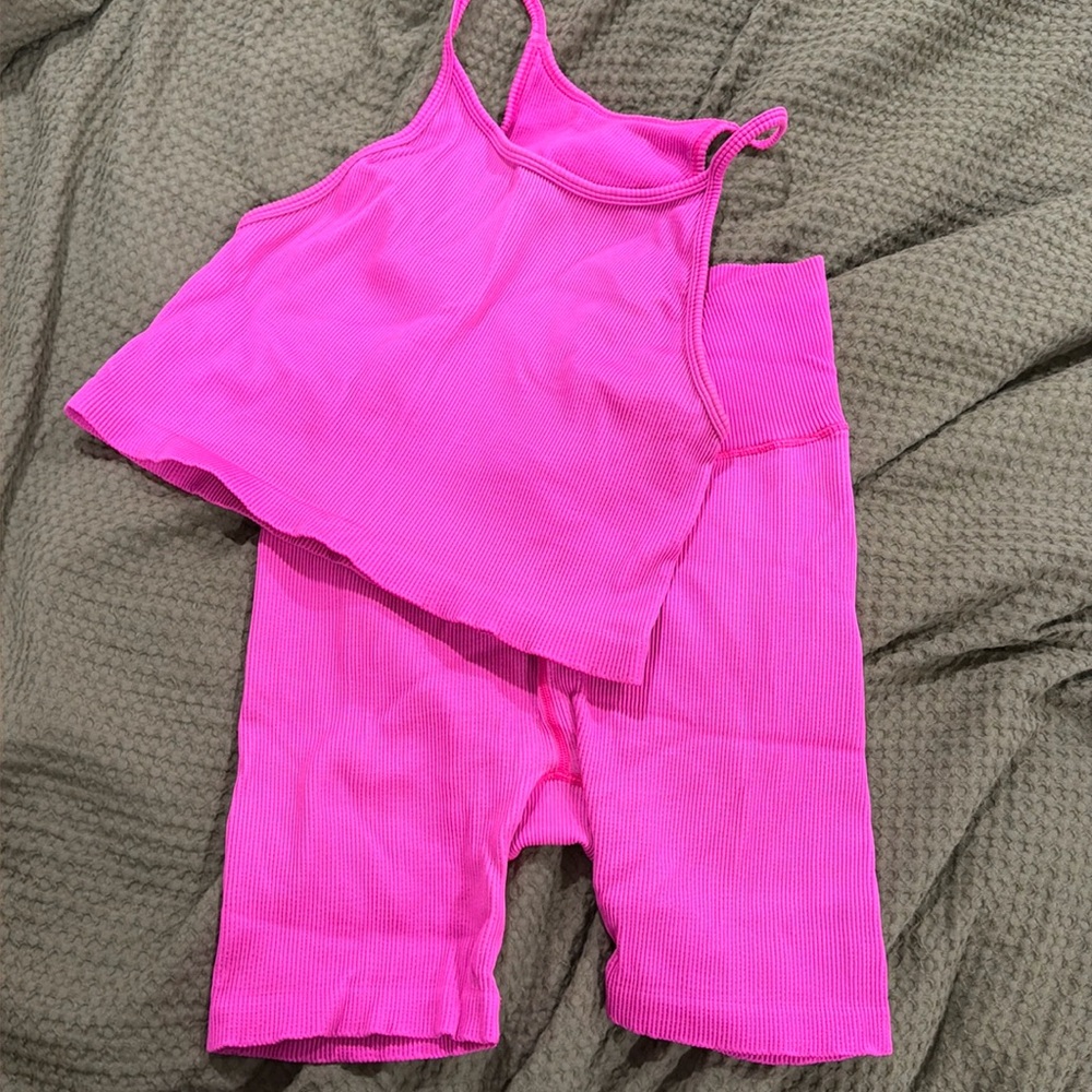 Gap Fit two piece exercise outfit. Bike shorts and top. Size XL/XXL